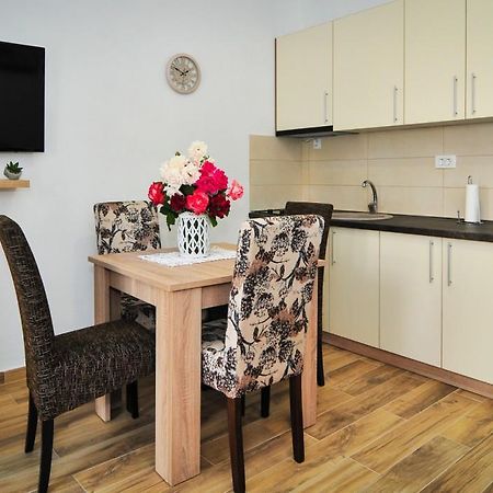 Apartmani Bekonja Тиват Екстериор снимка