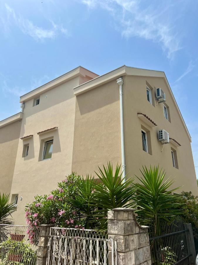 Apartmani Bekonja Тиват Екстериор снимка