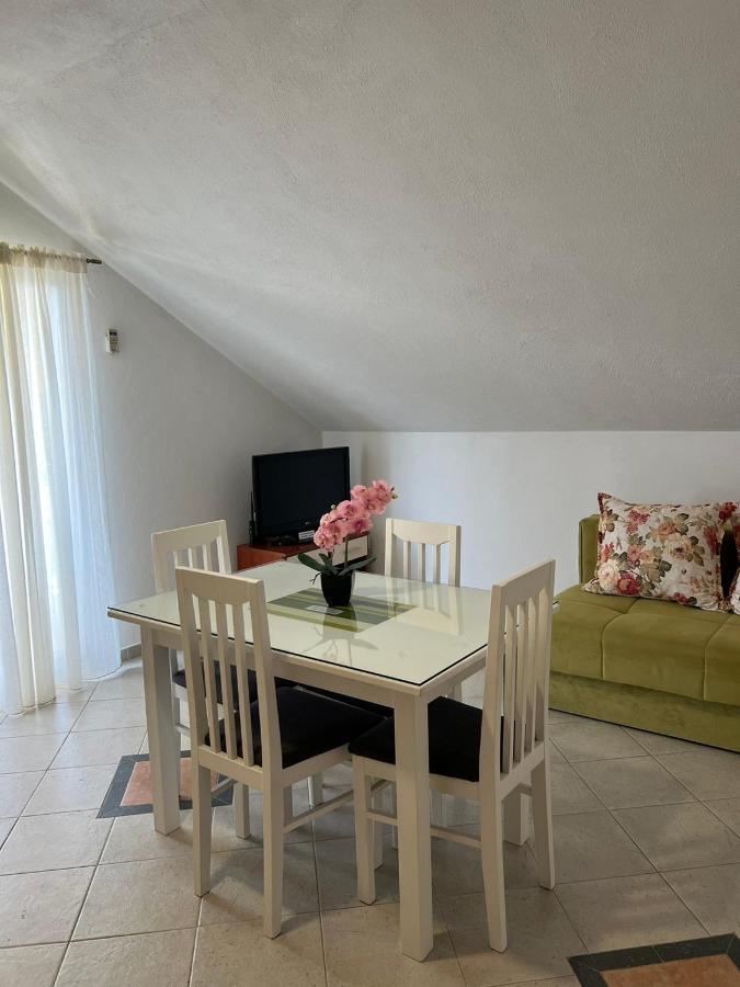 Apartmani Bekonja Тиват Екстериор снимка