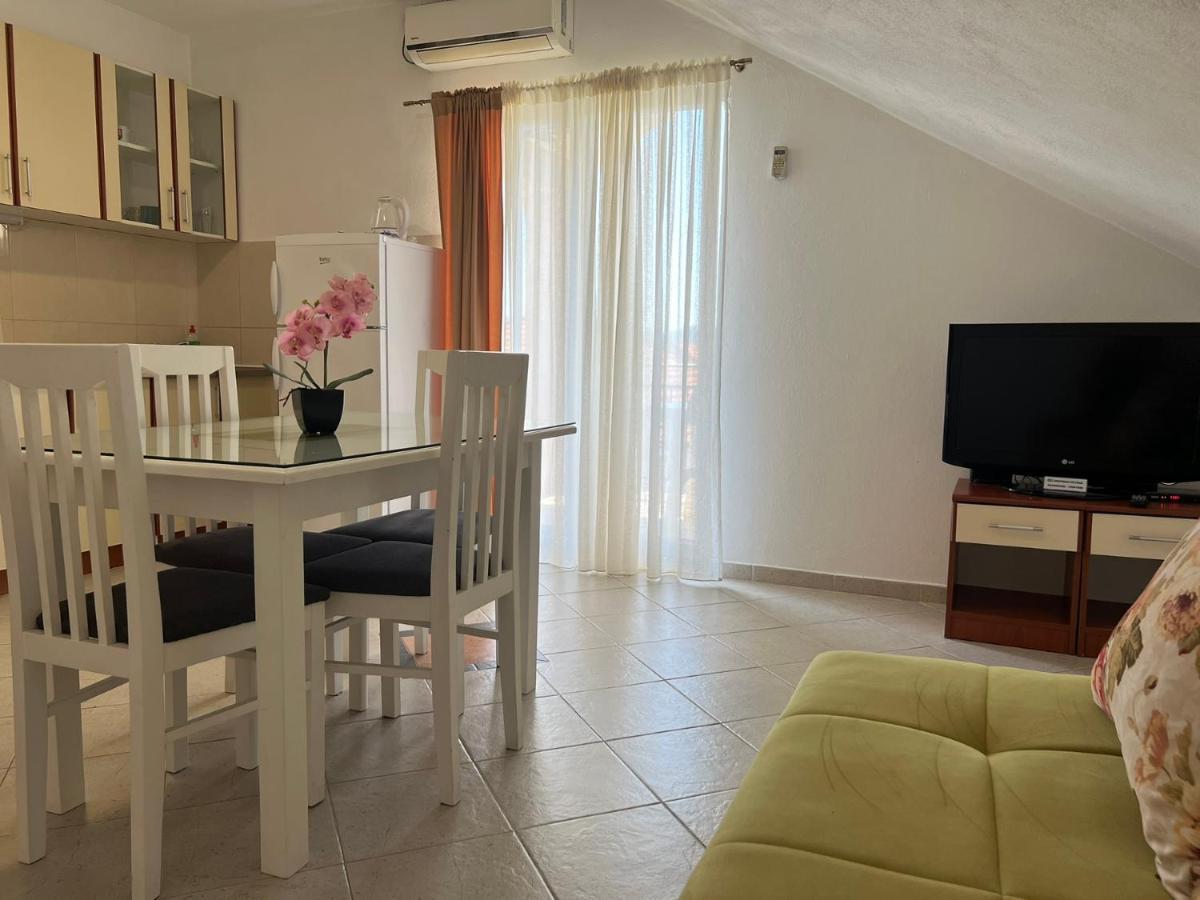 Apartmani Bekonja Тиват Екстериор снимка