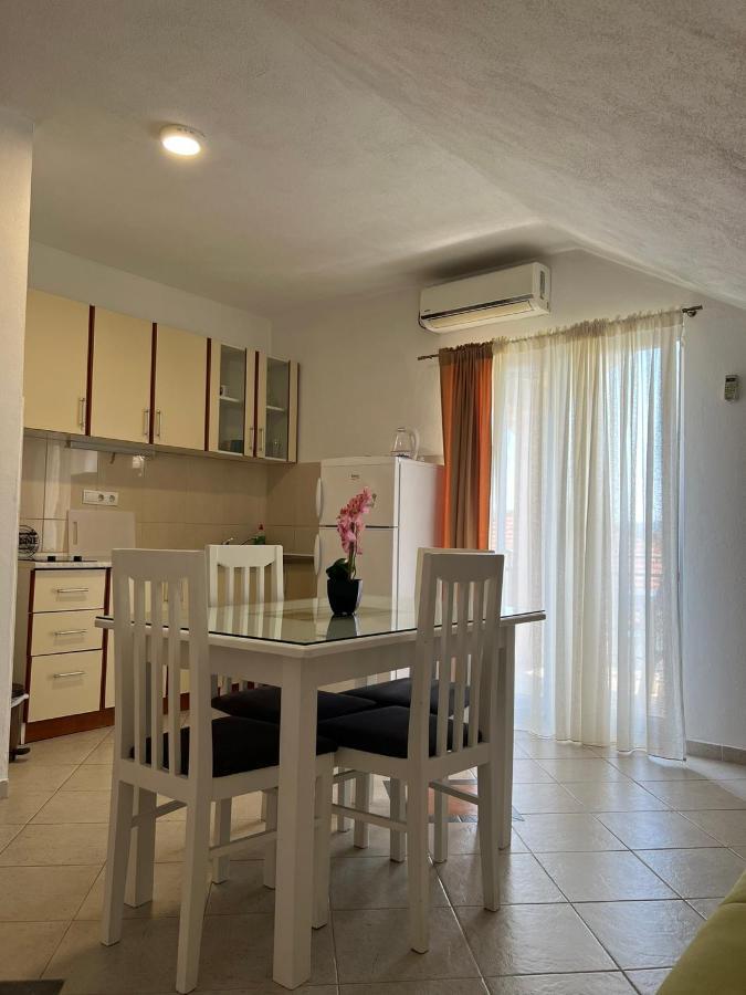 Apartmani Bekonja Тиват Екстериор снимка