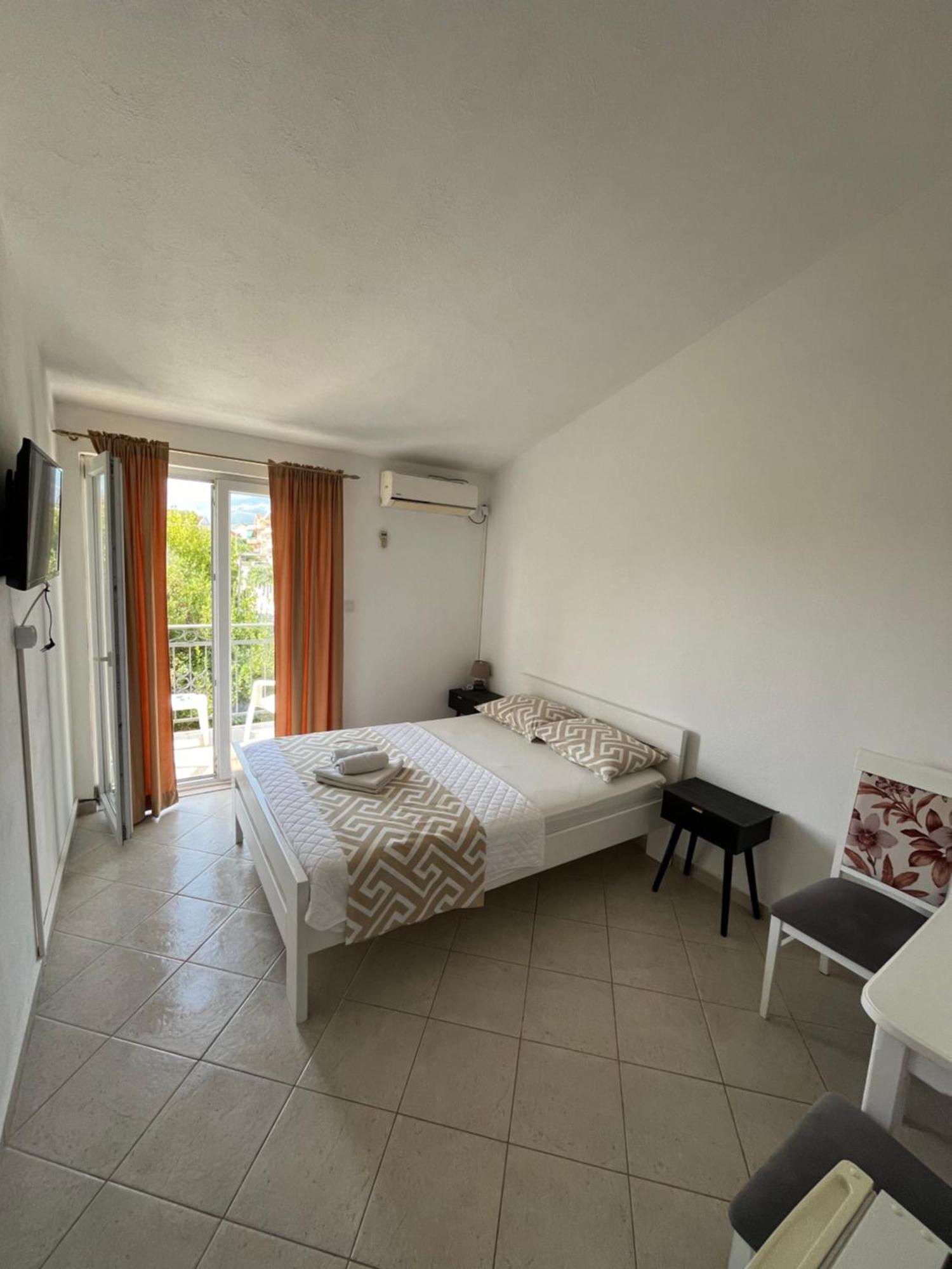 Apartmani Bekonja Тиват Екстериор снимка